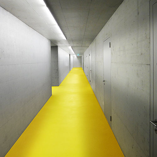 Modern concrete architecture, floor, levelling coating finished with Isopowder®.
